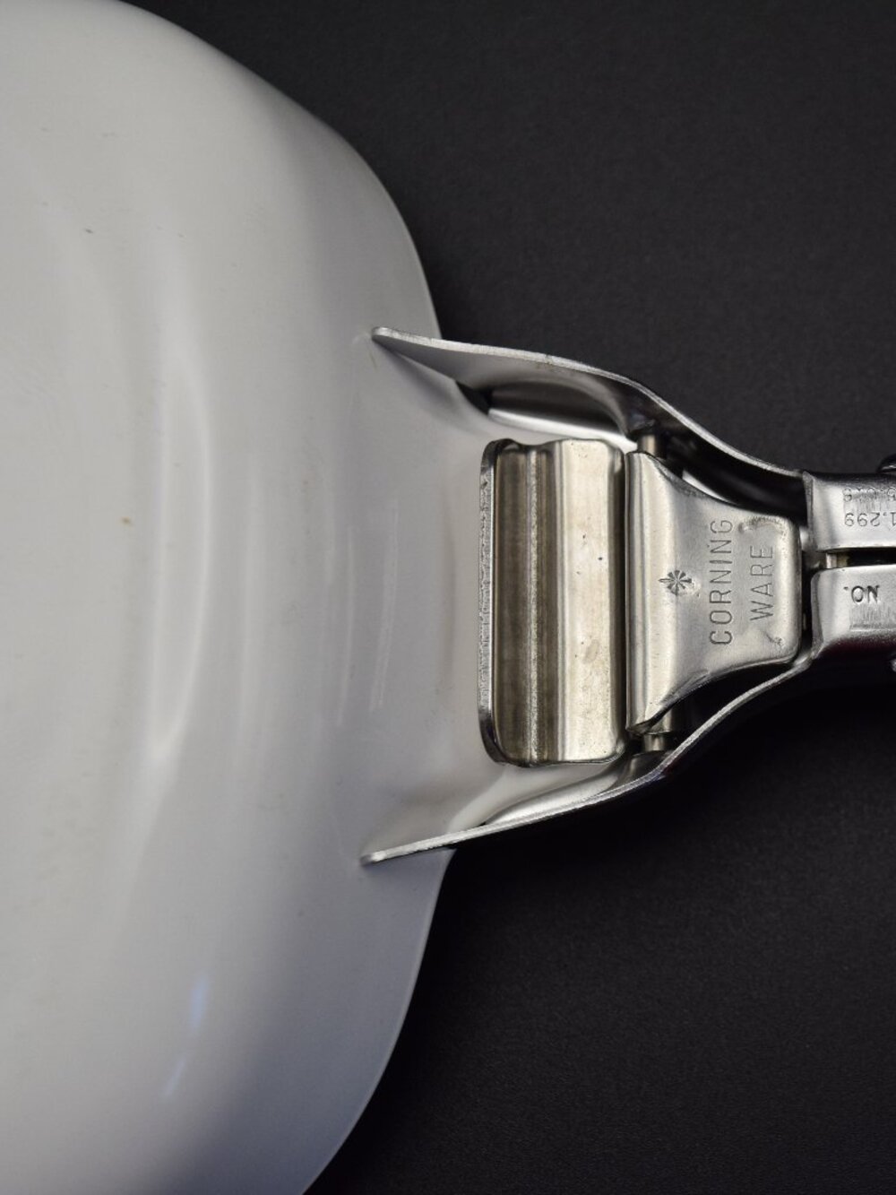 CorningWare Detachable Twist-Lock Handle - Picture 4 of 4